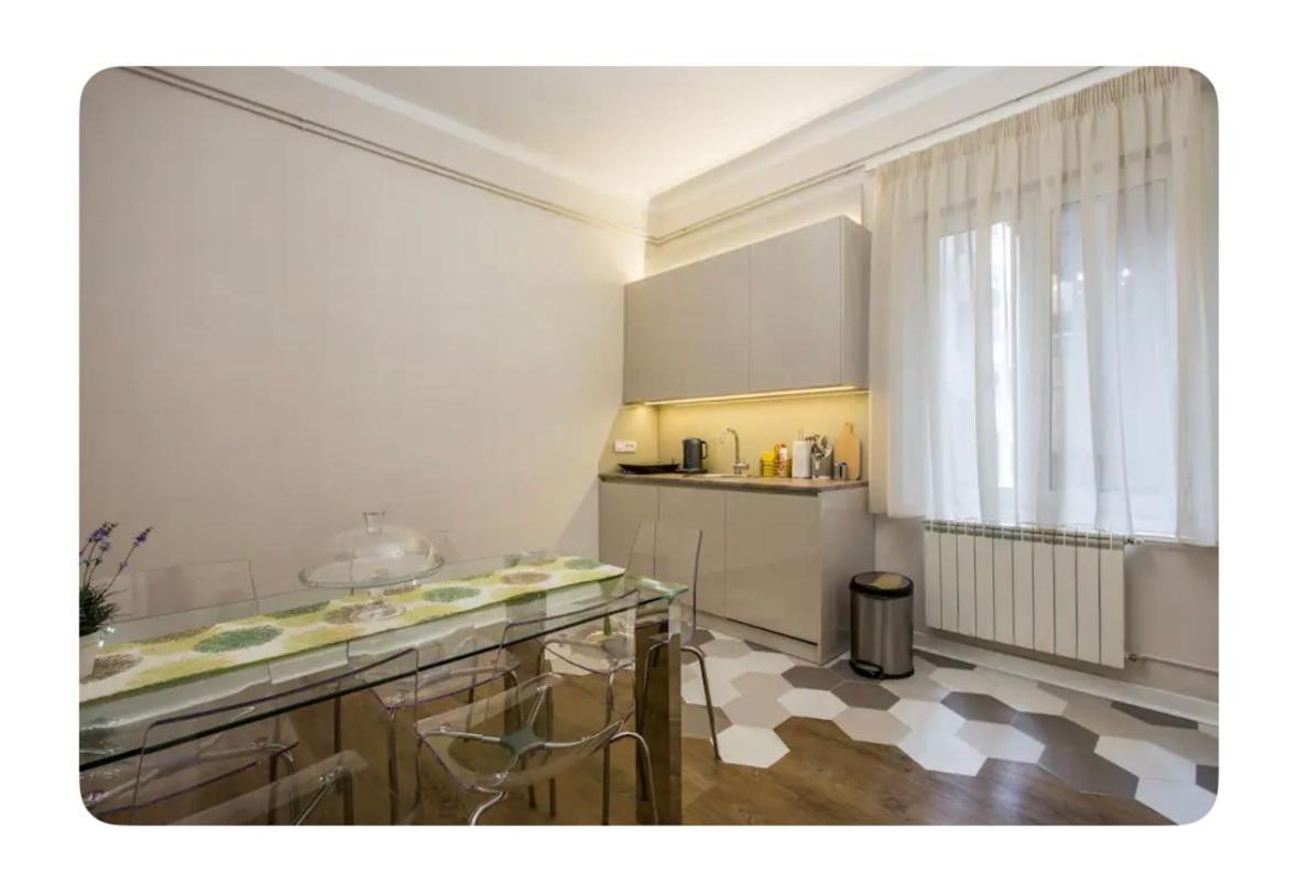Luxury 8 *