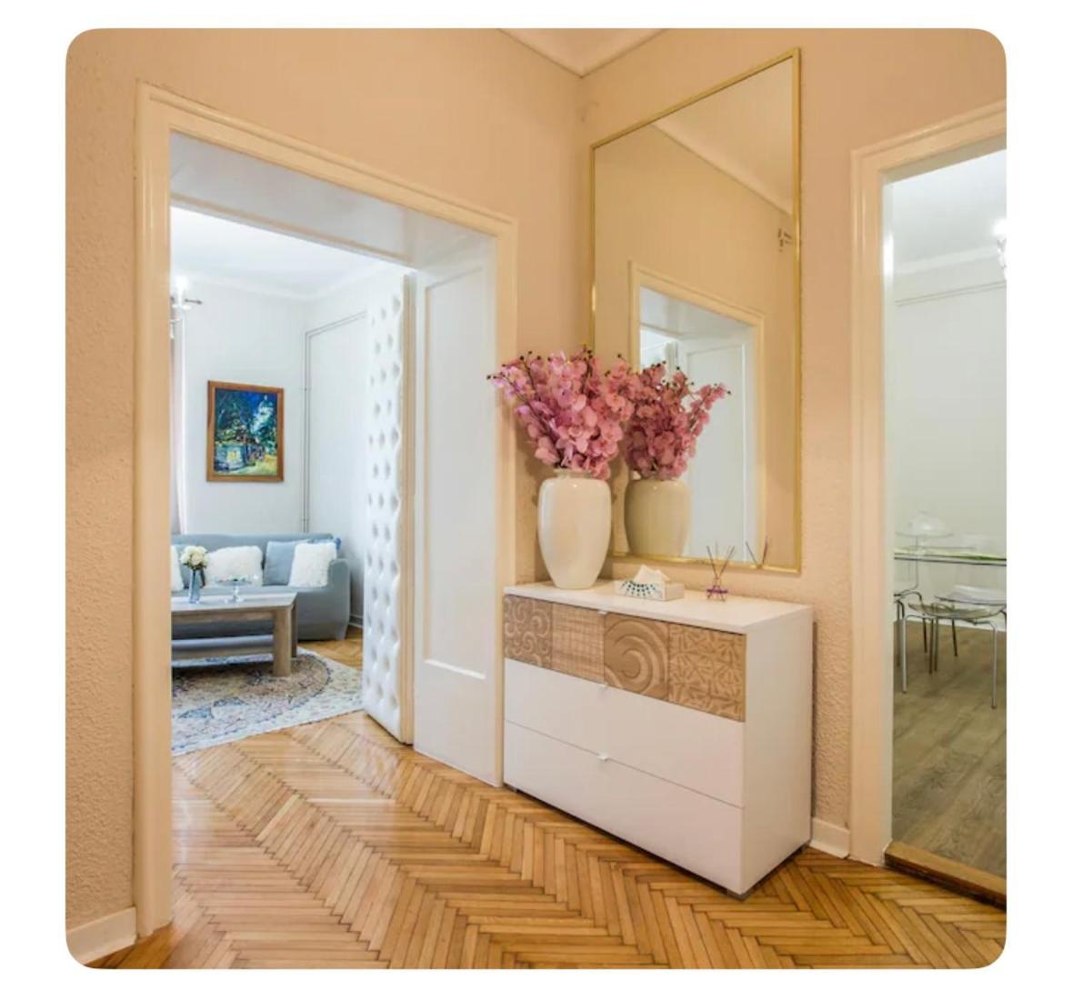Luxury 8 Apartment *